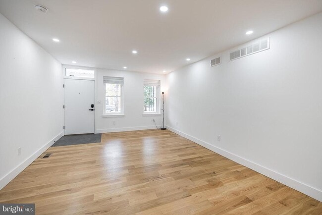 property at 2009 E Cumberland St