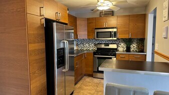 9S070 Lake Dr in Willowbrook, IL - Building Photo