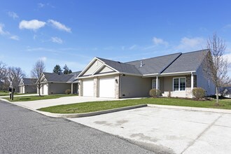 Gardens of Southwest Senior Villas in Fort Wayne, IN - Foto de edificio - Building Photo