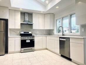 393 White Birch Ln in Jericho, NY - Building Photo - Building Photo