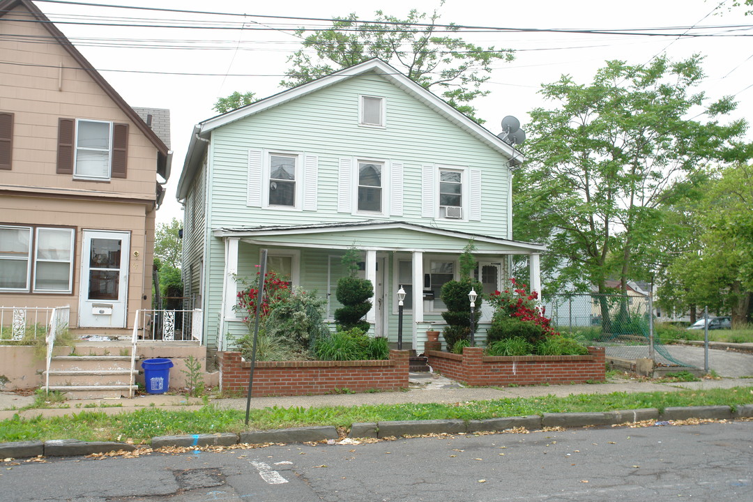 51 Broad St in Perth Amboy, NJ - Building Photo