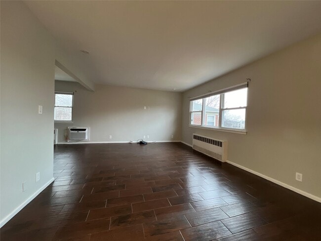 15-12 201st St in Queens, NY - Building Photo - Building Photo