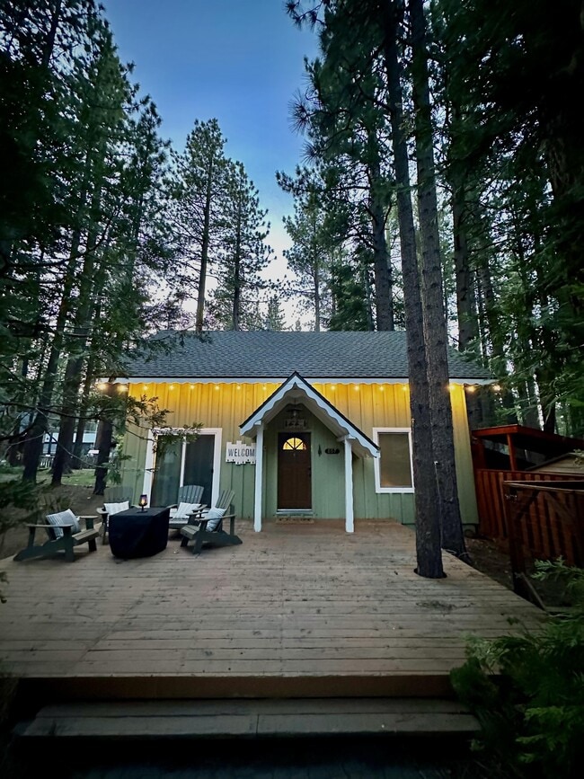 807 Clement St in South Lake Tahoe, CA - Building Photo - Building Photo
