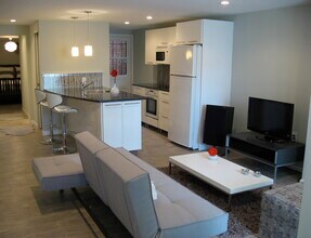 626 G St NE, Unit B in Washington, DC - Building Photo - Building Photo