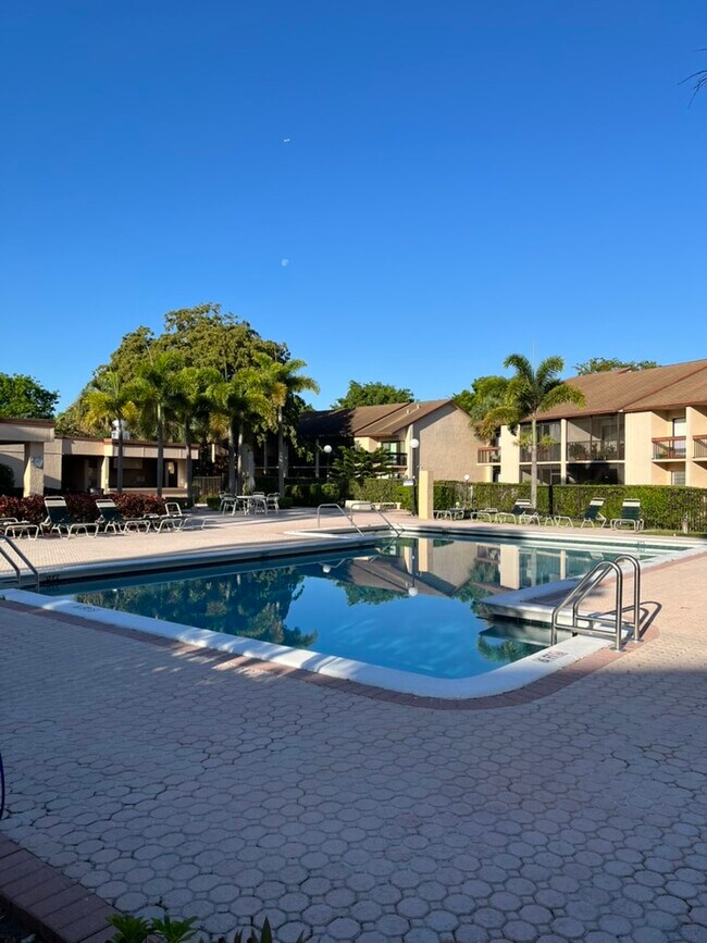 2339 SW 15th St in Deerfield Beach, FL - Building Photo - Building Photo