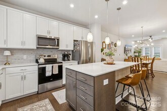 12106 Brooklyn Ave in Charlotte, NC - Foto de edificio - Building Photo