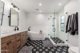 345 W Wilshire Dr in Phoenix, AZ - Building Photo - Building Photo
