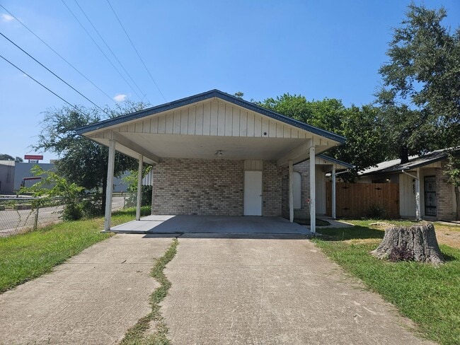 6823 Grass Valley Dr in San Antonio, TX - Building Photo - Building Photo