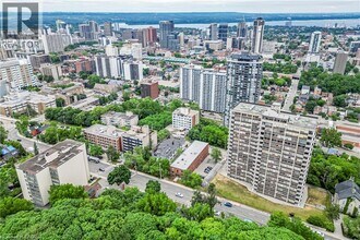 118 St Joseph's Dr in Hamilton, ON - Building Photo - Building Photo
