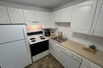 2 Victory Rd in Lynn, MA - Foto de edificio - Building Photo