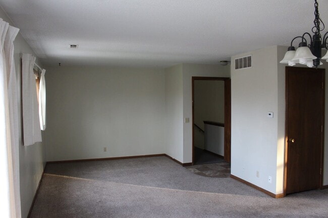 1415 Hennessey St, Unit 23 in Dodge City, KS - Building Photo - Building Photo