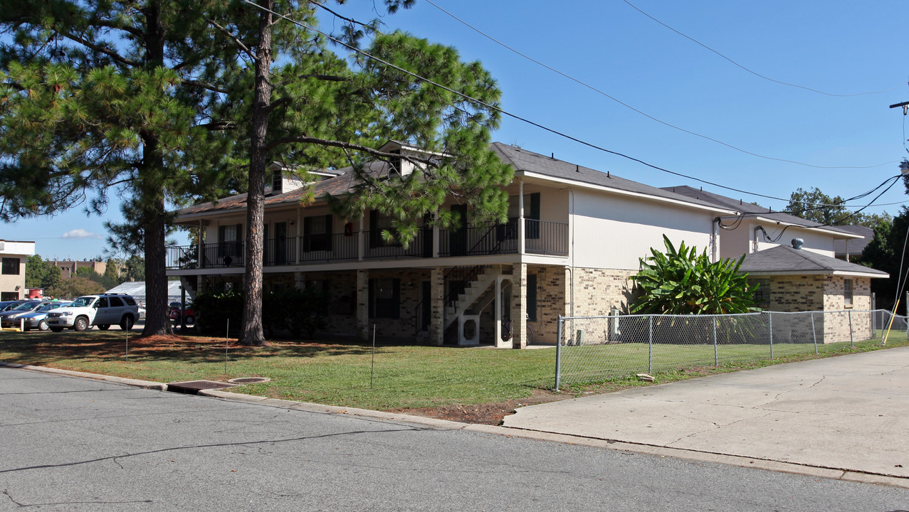 4010 Gourrier Ave in Baton Rouge, LA - Foto de edificio