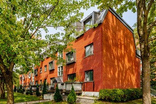 605 Vinet Rue in Montréal, QC - Building Photo