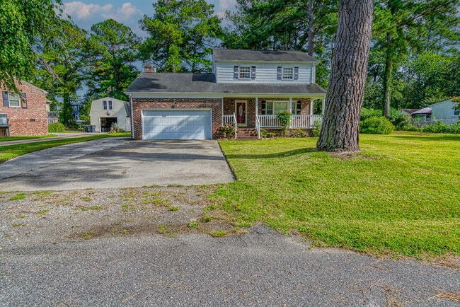 21 Bayview Dr in Poquoson, VA - Foto de edificio - Building Photo