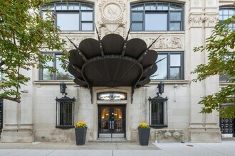 2130 N Lincoln Park W in Chicago, IL - Building Photo - Building Photo