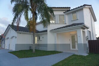 15614 SW 110th Terrace in Miami, FL - Building Photo - Building Photo