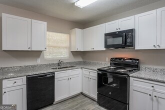 200 Dodd St in Fairburn, GA - Building Photo - Building Photo