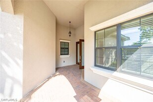 13844 Luna Dr in Naples, FL - Building Photo