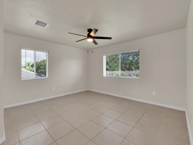 308 NW 17th Ter in Pompano Beach, FL - Building Photo - Building Photo