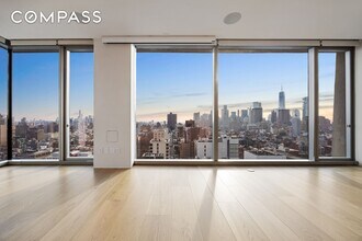 215 Chrystie St in New York, NY - Building Photo - Building Photo