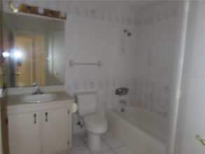 414 Allamanda Dr in Lakeland, FL - Building Photo - Building Photo