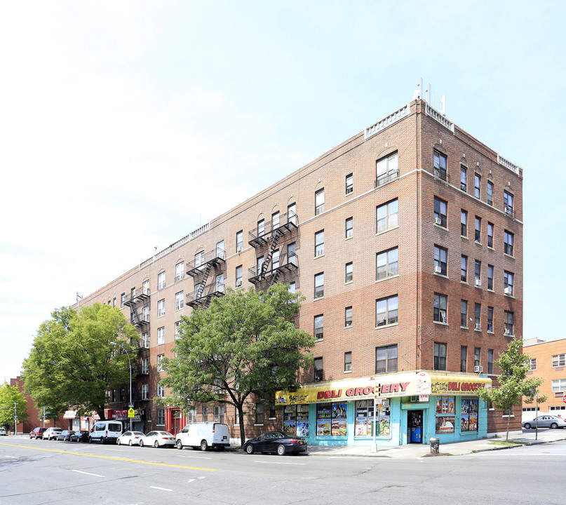 2015 Southern Blvd in Bronx, NY - Building Photo