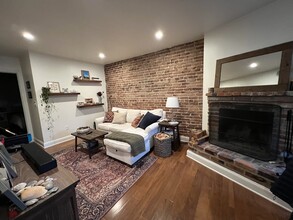 604 E St NE, Unit B in Washington, DC - Building Photo - Building Photo