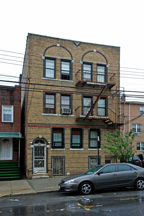 917 Mace Ave in Bronx, NY - Building Photo