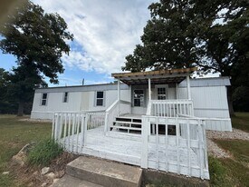 33 Rocky Top Ridge Rd in Brumley, MO - Building Photo