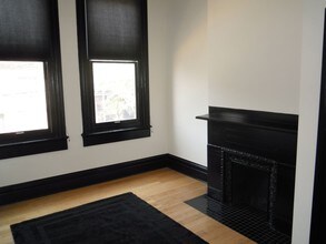 2010 E Carson St, Unit 200 in Pittsburgh, PA - Foto de edificio - Building Photo