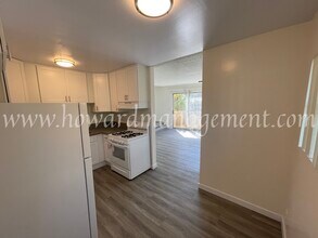 4250 Lindblade Dr in Los Angeles, CA - Building Photo - Building Photo