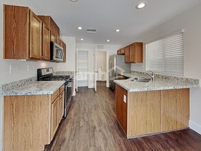 7960 Capistrano Valley Ave in Las Vegas, NV - Foto de edificio - Building Photo