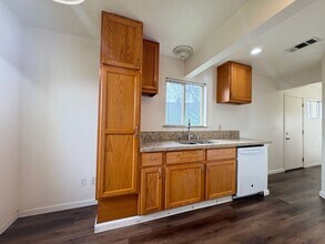 1003 Victoria Ave in Stockton, CA - Building Photo - Building Photo