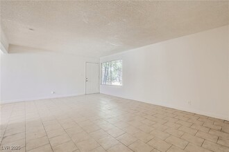 3237 Arlene Way, Unit 3 in Las Vegas, NV - Building Photo - Building Photo