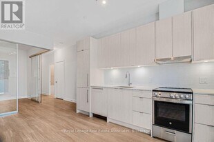 4130 Parkside Village Dr in Mississauga, ON - Building Photo