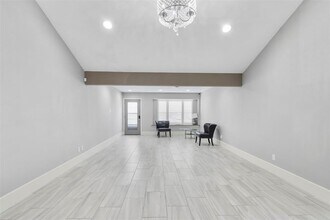 7727 Barberton Dr in Houston, TX - Building Photo - Building Photo