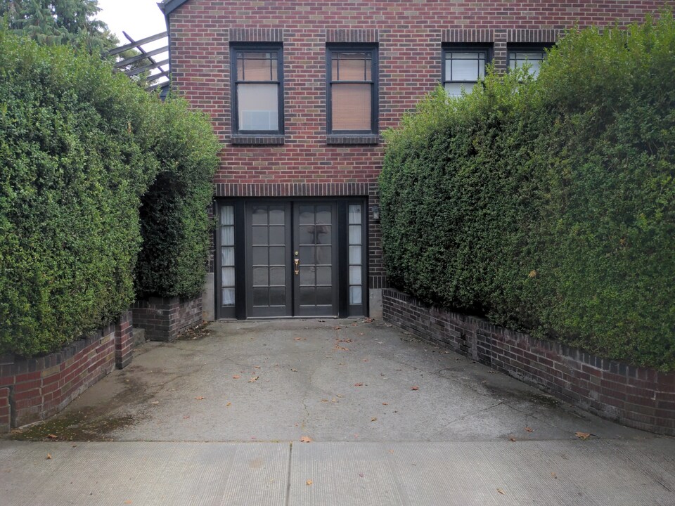 4714 38th Ave SW-Unit -B in Seattle, WA - Building Photo