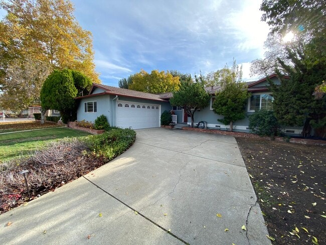 property at 3978 Royal Arch Dr
