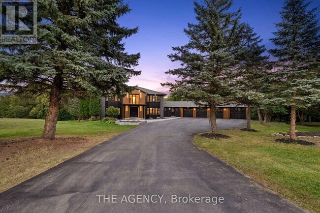 372 Burns Blvd in King City, ON - Building Photo - Building Photo