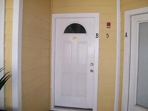 811 Bradford Ave, Unit 5 in Kemah, TX - Building Photo - Building Photo