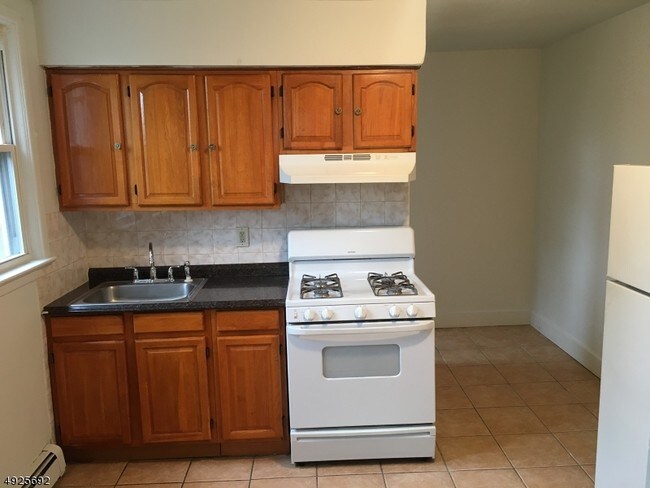 121 Harrison St-Unit -1-R in Belleville, NJ - Building Photo - Building Photo