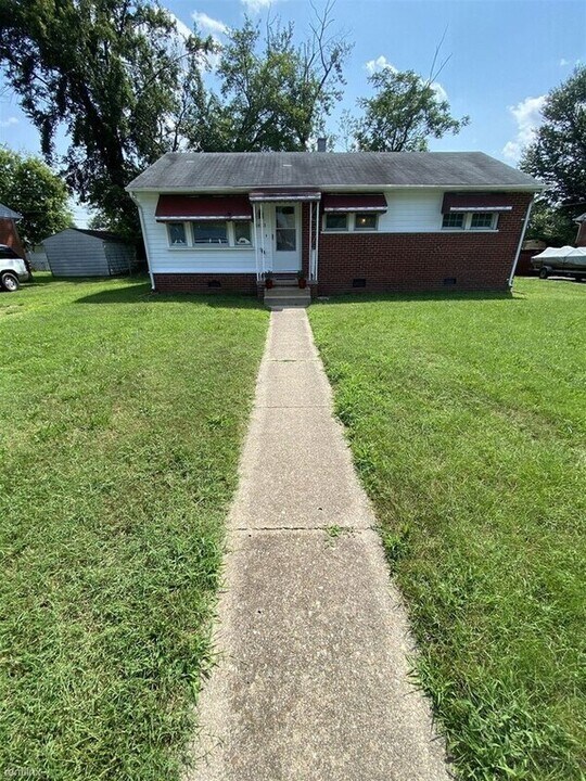 1813 Cleary Rd in Richmond, VA - Building Photo