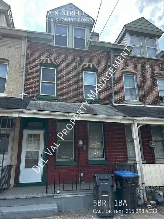 606 E Main St in Norristown, PA - Building Photo