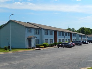 Halifax Court in Danville, VA - Building Photo - Building Photo