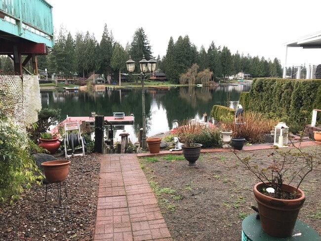 31265 E Lake Morton Dr SE, Unit Downstairs