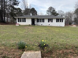1139 Pine Top Rd in Belton, SC - Building Photo
