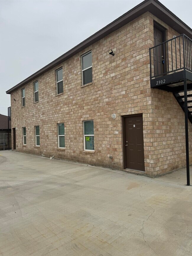 2302 Rosario St in Laredo, TX - Building Photo - Building Photo