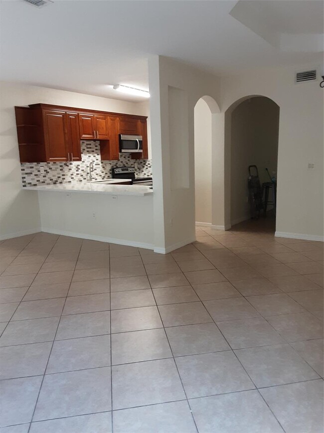 5161 SW 140th Ter in Miramar, FL - Building Photo - Building Photo