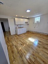 2255 S Hemberger St in Philadelphia, PA - Building Photo