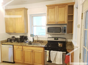 12 Verndale St, Unit 1 in Brookline, MA - Building Photo - Building Photo